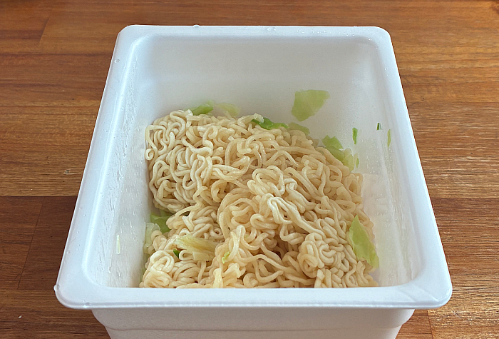 ペヤング 信州名物 駒ヶ根ソースかつ丼風やきそば