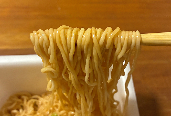 ペヤング 博多豚骨辛味噌やきそば