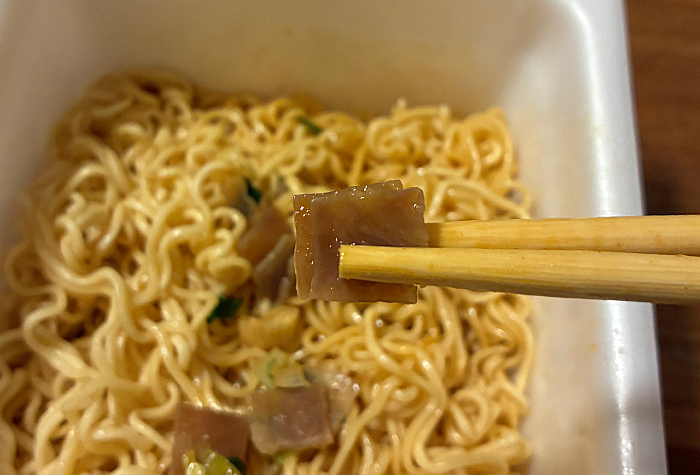 ペヤング 博多豚骨辛味噌やきそば