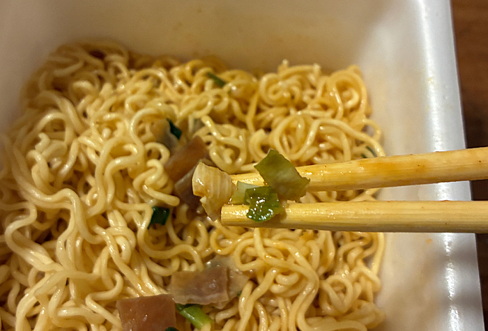 ペヤング 博多豚骨辛味噌やきそば