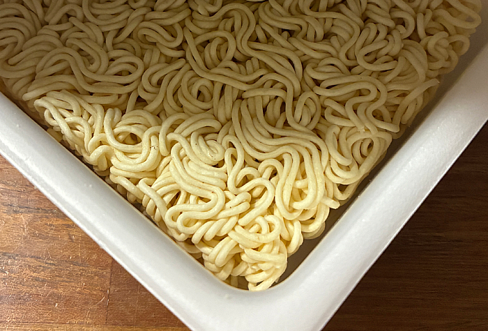 ペヤング 博多豚骨辛味噌やきそば