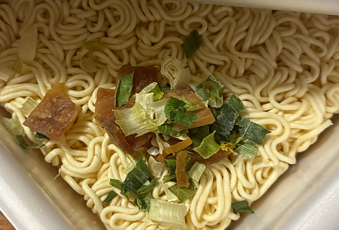 ペヤング 博多豚骨辛味噌やきそば