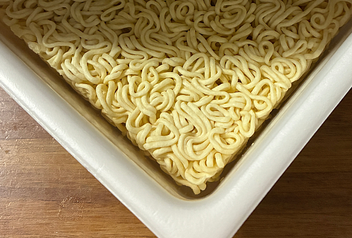 ペヤング 贅香トリュフテイストやきそば