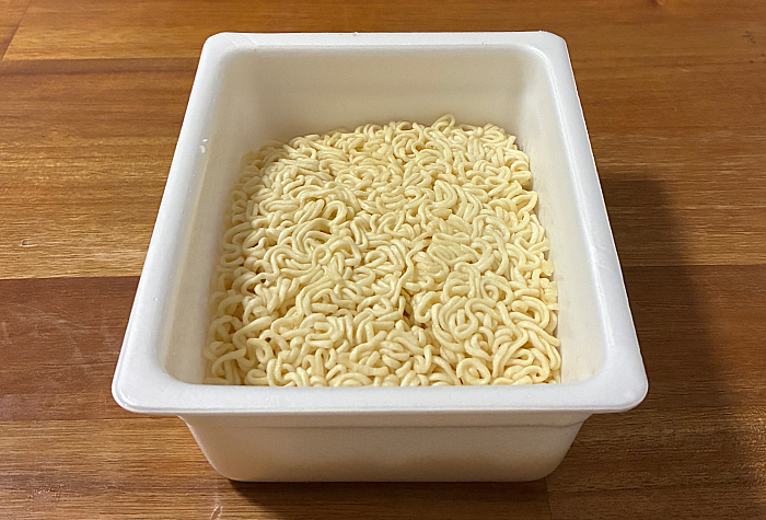 ペヤング 贅香トリュフテイストやきそば