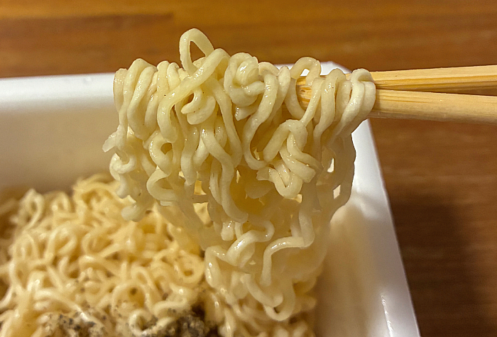 ペヤング 贅香トリュフテイストやきそば