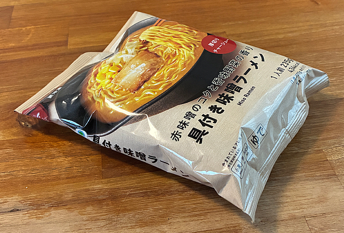 赤味噌のコクと香味野菜の香り具付き味噌ラーメン