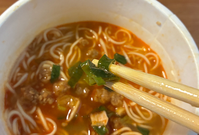 ファミリーマート 極細麺で味わう麻辣担々麺