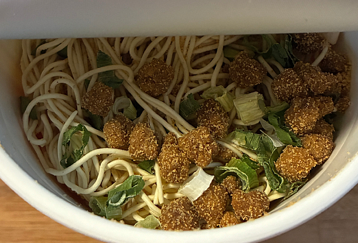 ファミリーマート 極細麺で味わう麻辣担々麺