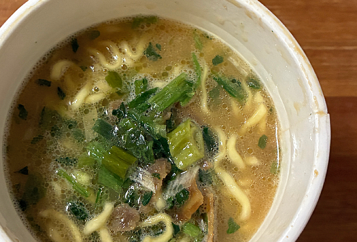 セブンプレミアム 横浜ラーメン六角家 濃厚家系豚骨醤油ラーメン