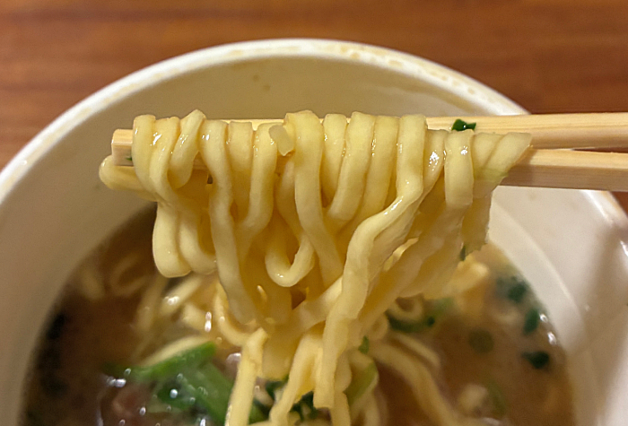 セブンプレミアム 横浜ラーメン六角家 濃厚家系豚骨醤油ラーメン