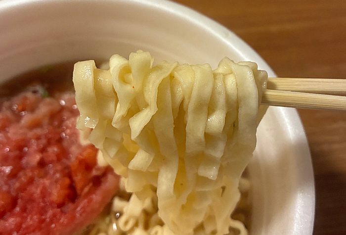 マルちゃん 赤い天ぷら三昧うどんでか盛