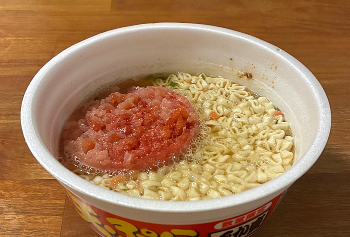 マルちゃん 赤い天ぷら三昧うどんでか盛