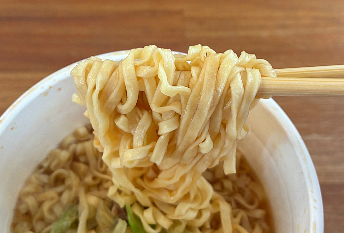 カップヌードル 背脂豚骨醤油 ビッグ