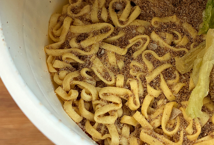 カップヌードル 背脂豚骨醤油 ビッグ