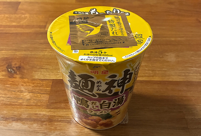 麺神カップ 鴨だし白湯ラーメン