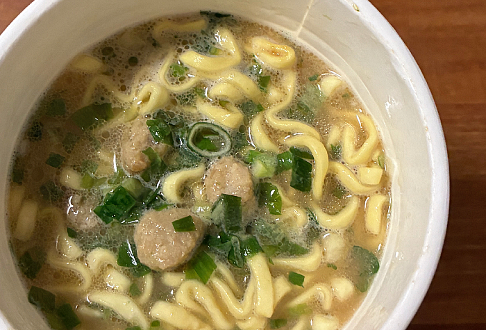 麺神カップ 鴨だし白湯ラーメン