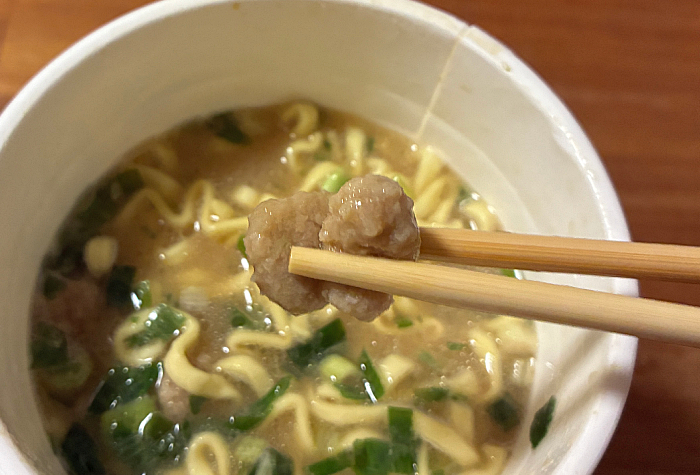 麺神カップ 鴨だし白湯ラーメン