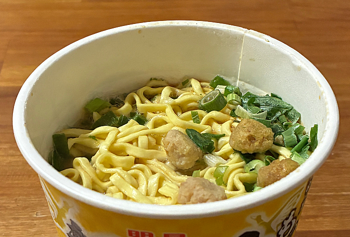 麺神カップ 鴨だし白湯ラーメン