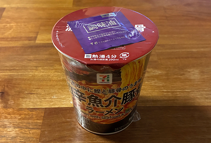 セブンプレミアム 激辛魚介豚骨ラーメン