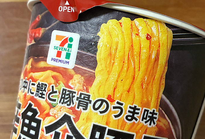 セブンプレミアム 激辛魚介豚骨ラーメン