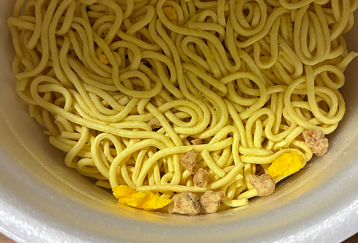 スーパーカップ1.5倍 白のTHE濃厚 カルボナーラ味ラーメン