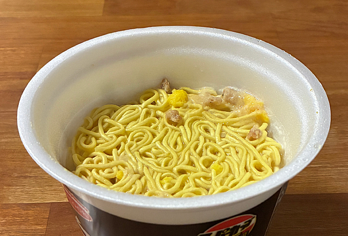 スーパーカップ1.5倍 白のTHE濃厚 カルボナーラ味ラーメン