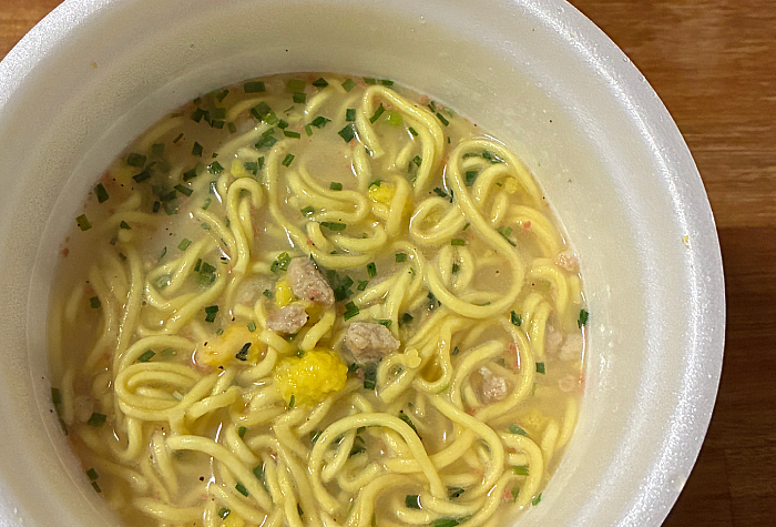 スーパーカップ1.5倍 白のTHE濃厚 カルボナーラ味ラーメン