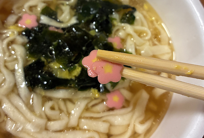 日清のどん兵衛 三種の重ね貝だしうどん