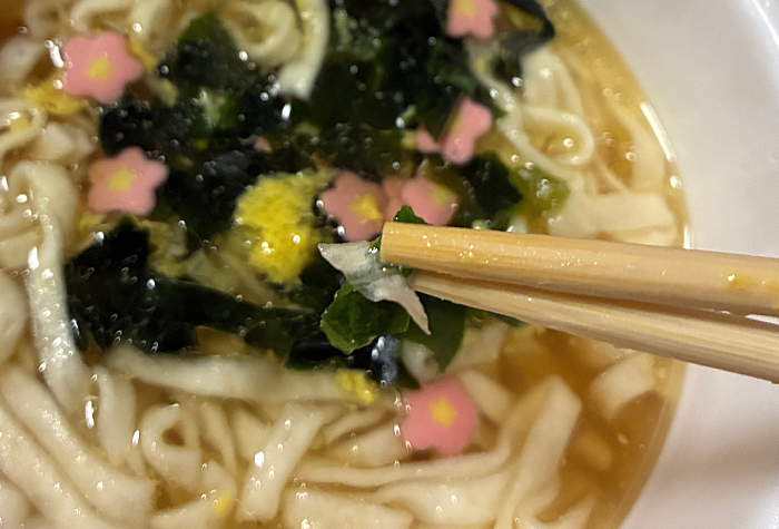 日清のどん兵衛 三種の重ね貝だしうどん