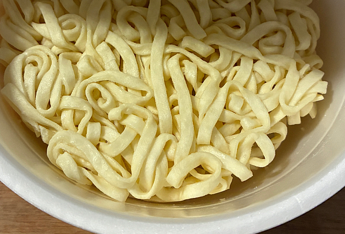 日清のどん兵衛 三種の重ね貝だしうどん