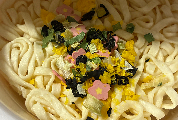 日清のどん兵衛 三種の重ね貝だしうどん