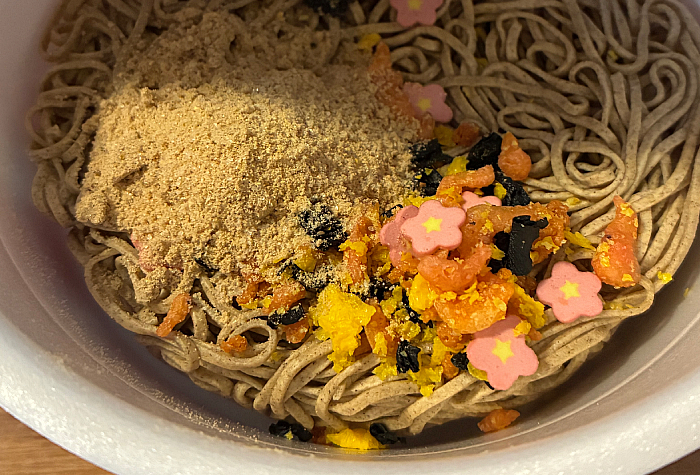 日清のどん兵衛 柚子香る小エビ揚げ玉そば