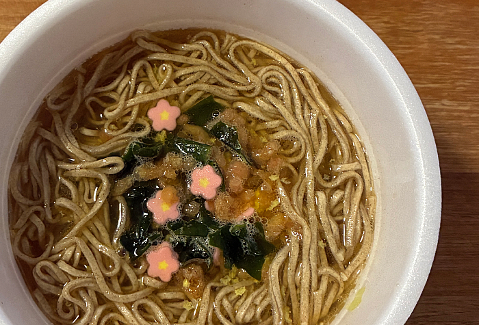 日清のどん兵衛 柚子香る小エビ揚げ玉そば