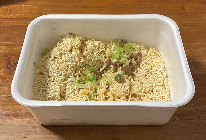 ペヤング 超大盛やきそば PEYOUNG PREMIUM