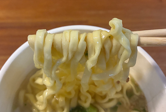 麺神カップ 蛤だしと帆立だし白湯ラーメン