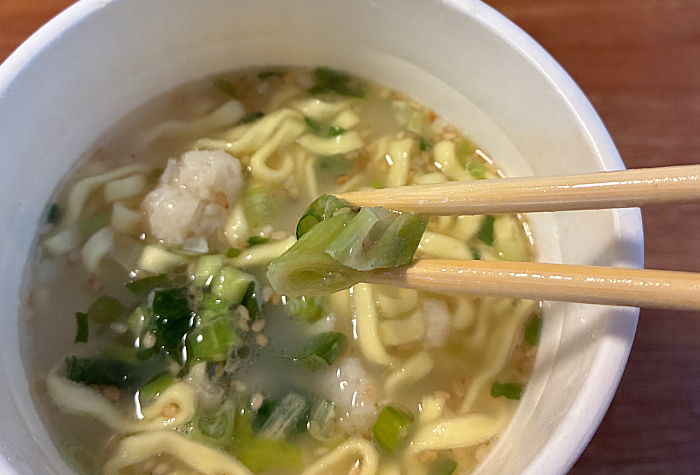 麺神カップ 蛤だしと帆立だし白湯ラーメン