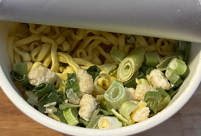 麺神カップ 蛤だしと帆立だし白湯ラーメン