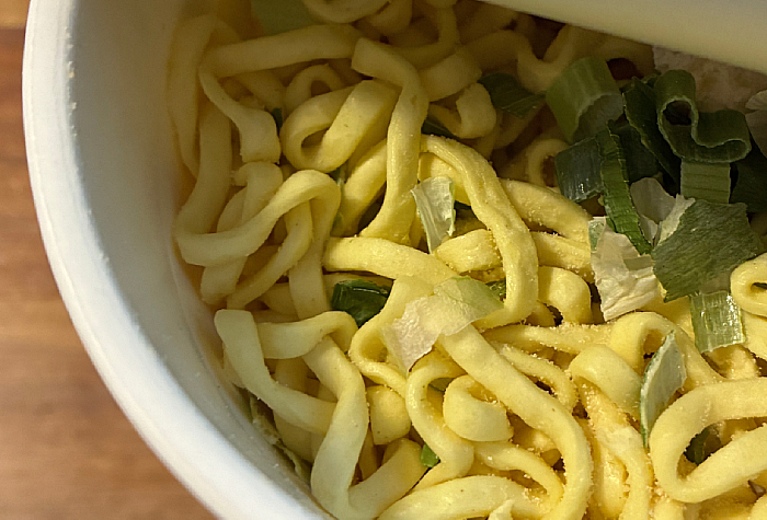 麺神カップ 蛤だしと帆立だし白湯ラーメン