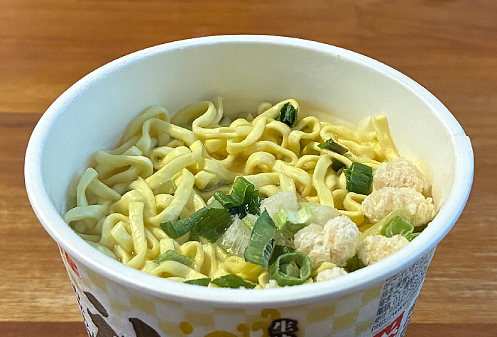 麺神カップ 蛤だしと帆立だし白湯ラーメン