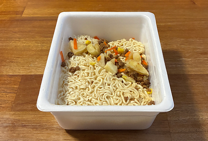 ペヤング 洋食気分 デミグラステイストやきそば