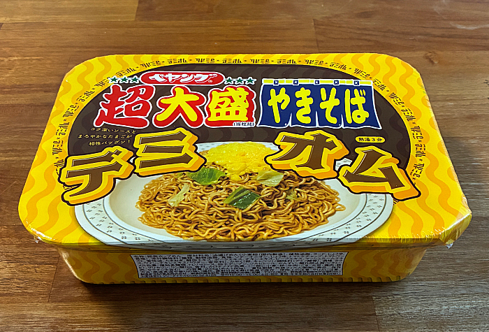 ペヤング 超大盛デミオムやきそば