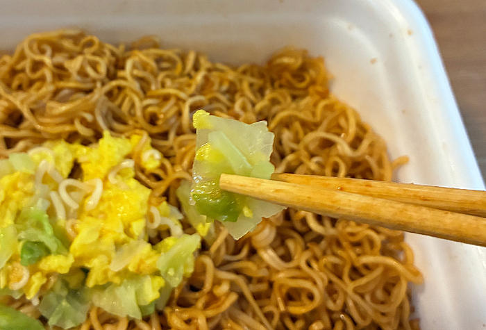 ペヤング 超大盛デミオムやきそば