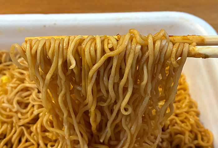 ペヤング 超大盛デミオムやきそば