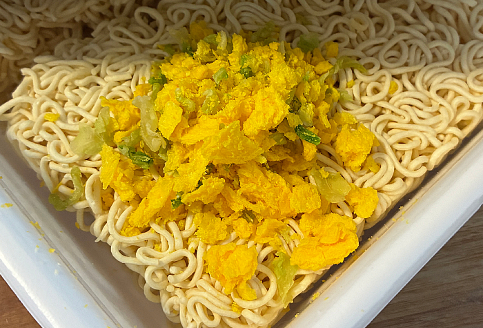 ペヤング 超大盛デミオムやきそば