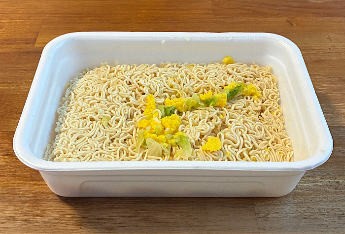 ペヤング 超大盛デミオムやきそば