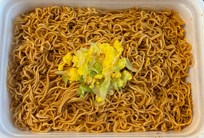 ペヤング 超大盛デミオムやきそば