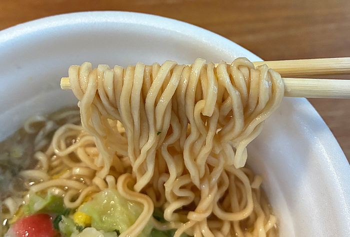 スーパーカップ1.5倍 青い海の味 クリーミーシーフード味ラーメン