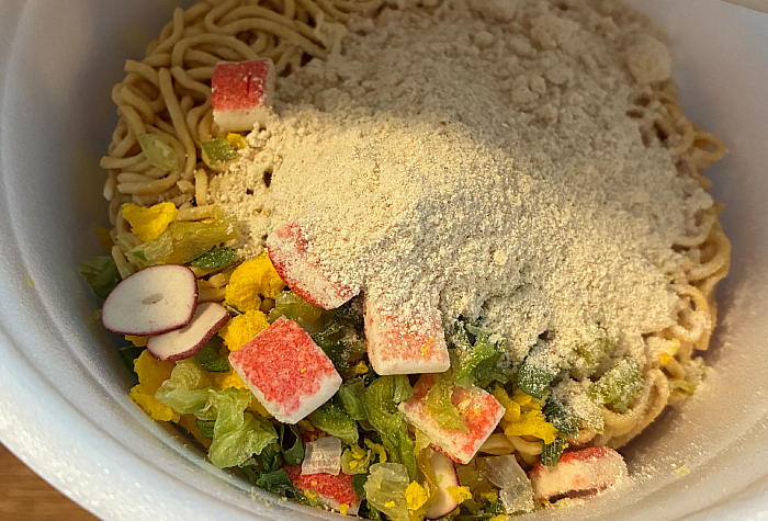 スーパーカップ1.5倍 青い海の味 クリーミーシーフード味ラーメン