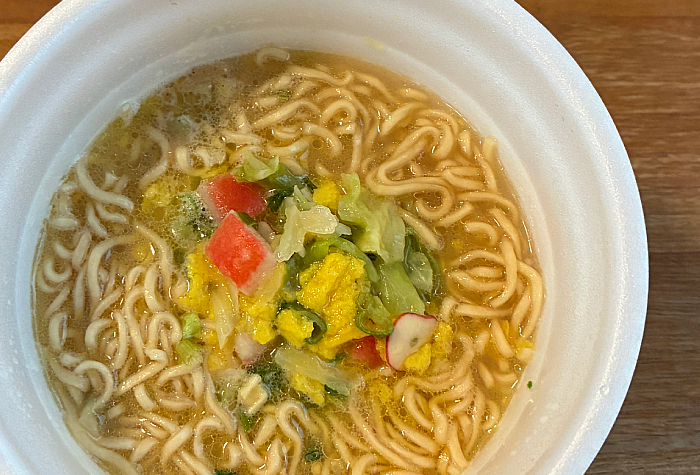 スーパーカップ1.5倍 青い海の味 クリーミーシーフード味ラーメン