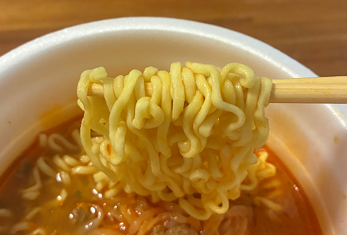 でかまる バリシャキ!辛もやし味噌ラーメン 激辛